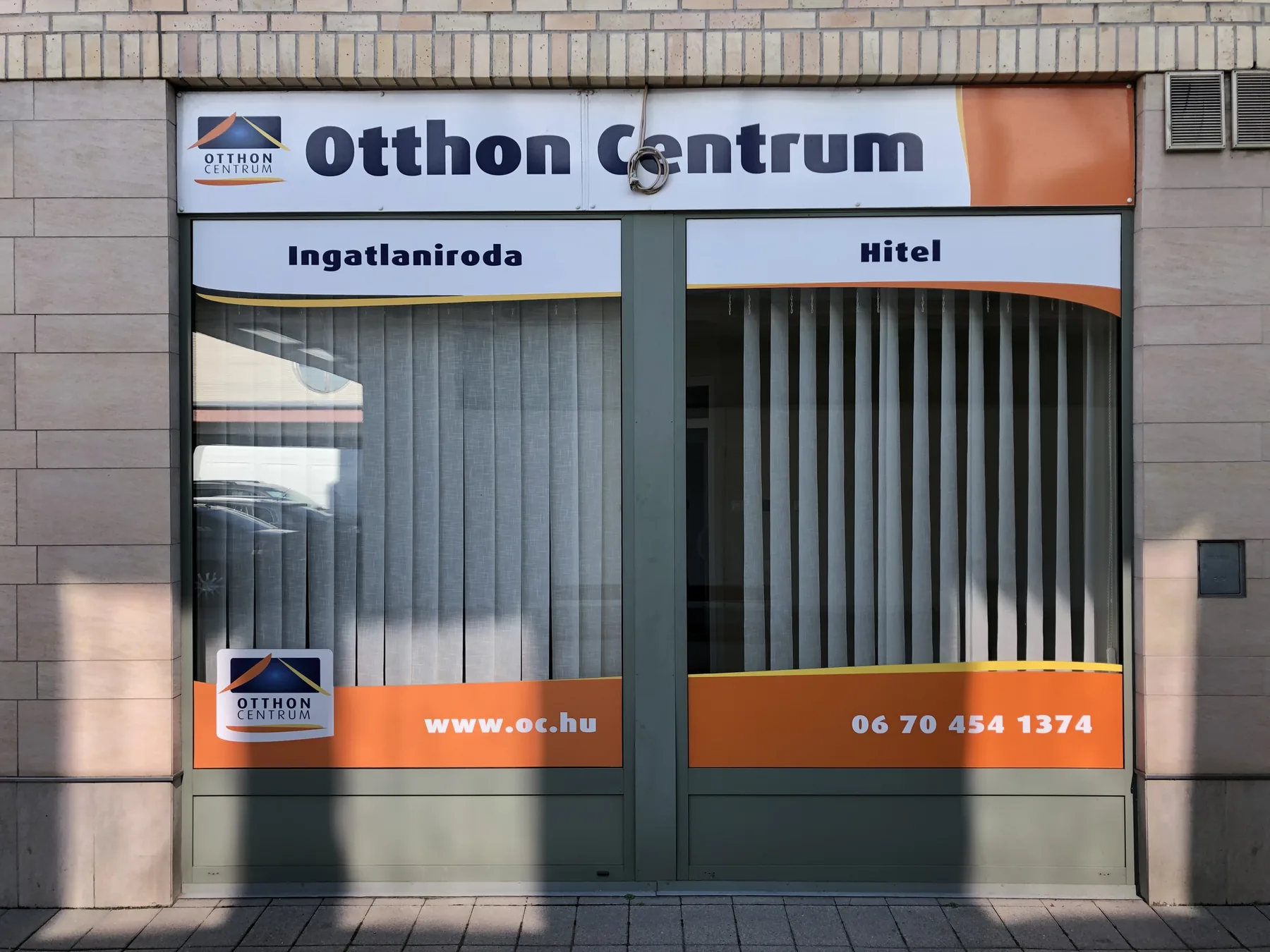 Idea Reklám referencia: Épületablak fóliázás - OTTHON CENTRUM