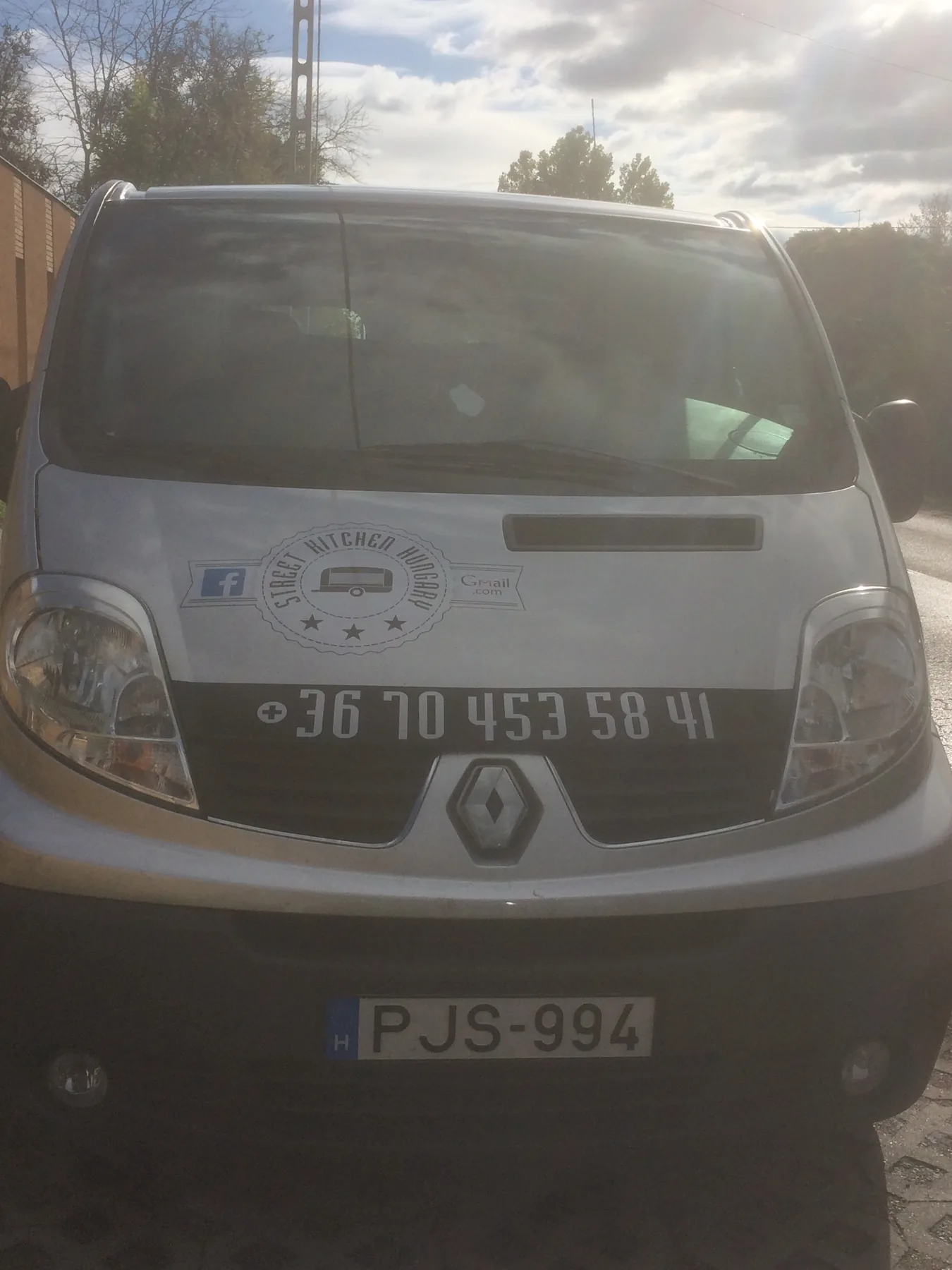 Idea Reklám referencia: Jármű dekorációk - FOOD TRUCK Renault 2D vágott