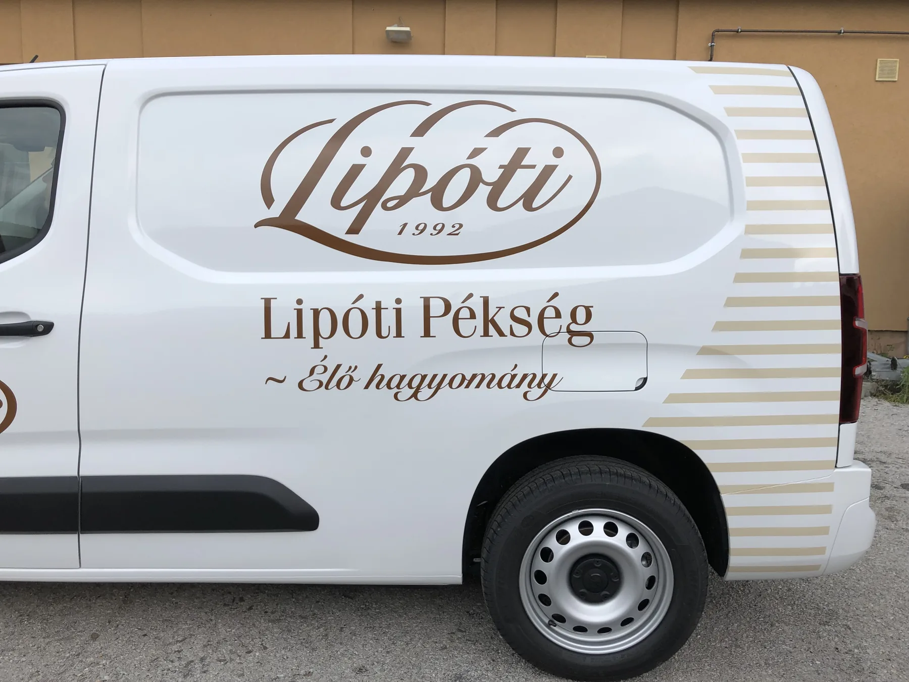 Idea Reklám referencia: Jármű dekorációk - LIPÓTI OPEL Combo dekor