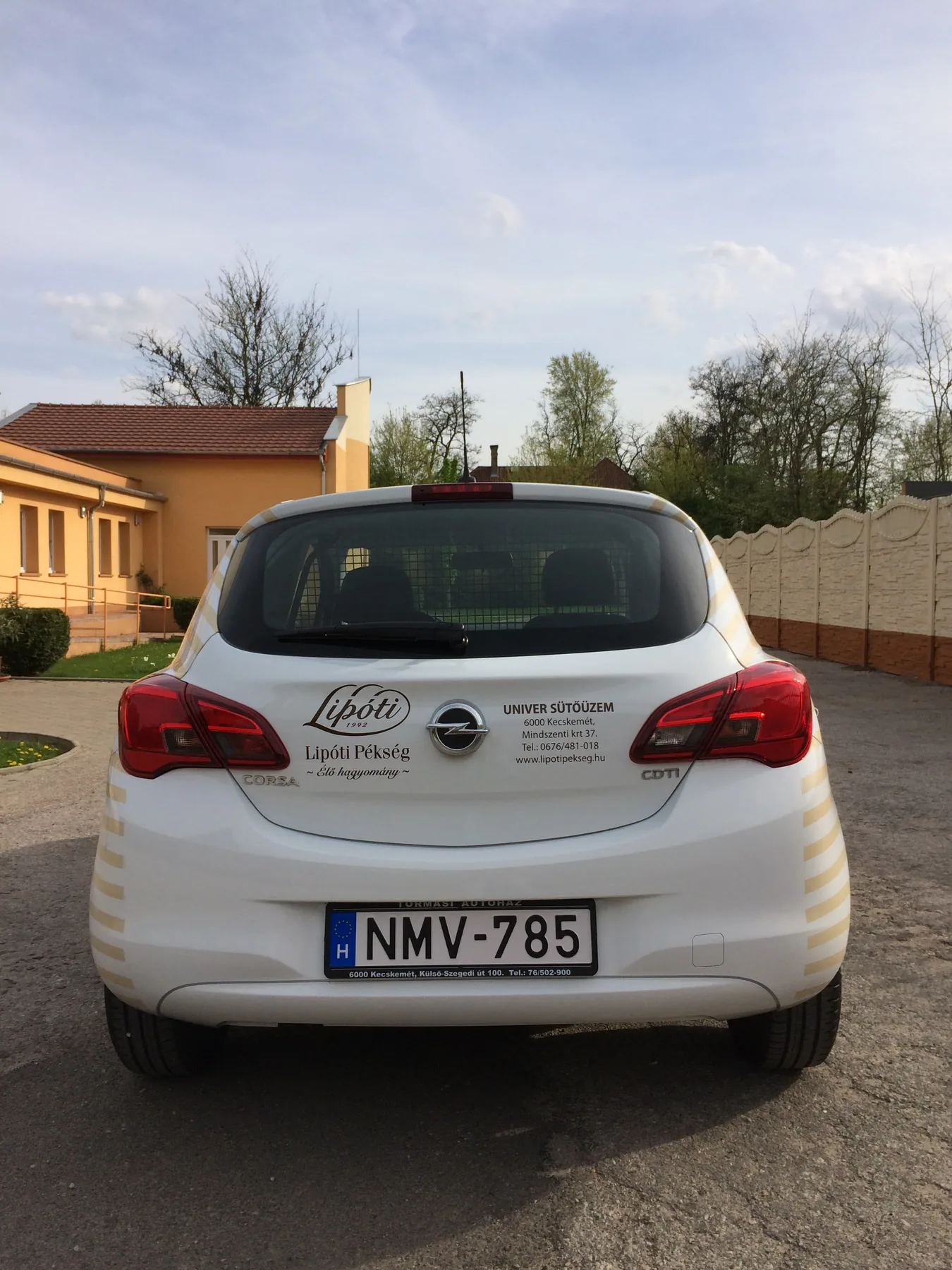 Idea Reklám referencia: Jármű dekorációk - LIPÓTI OPEL Corsa 2D-3D dekor