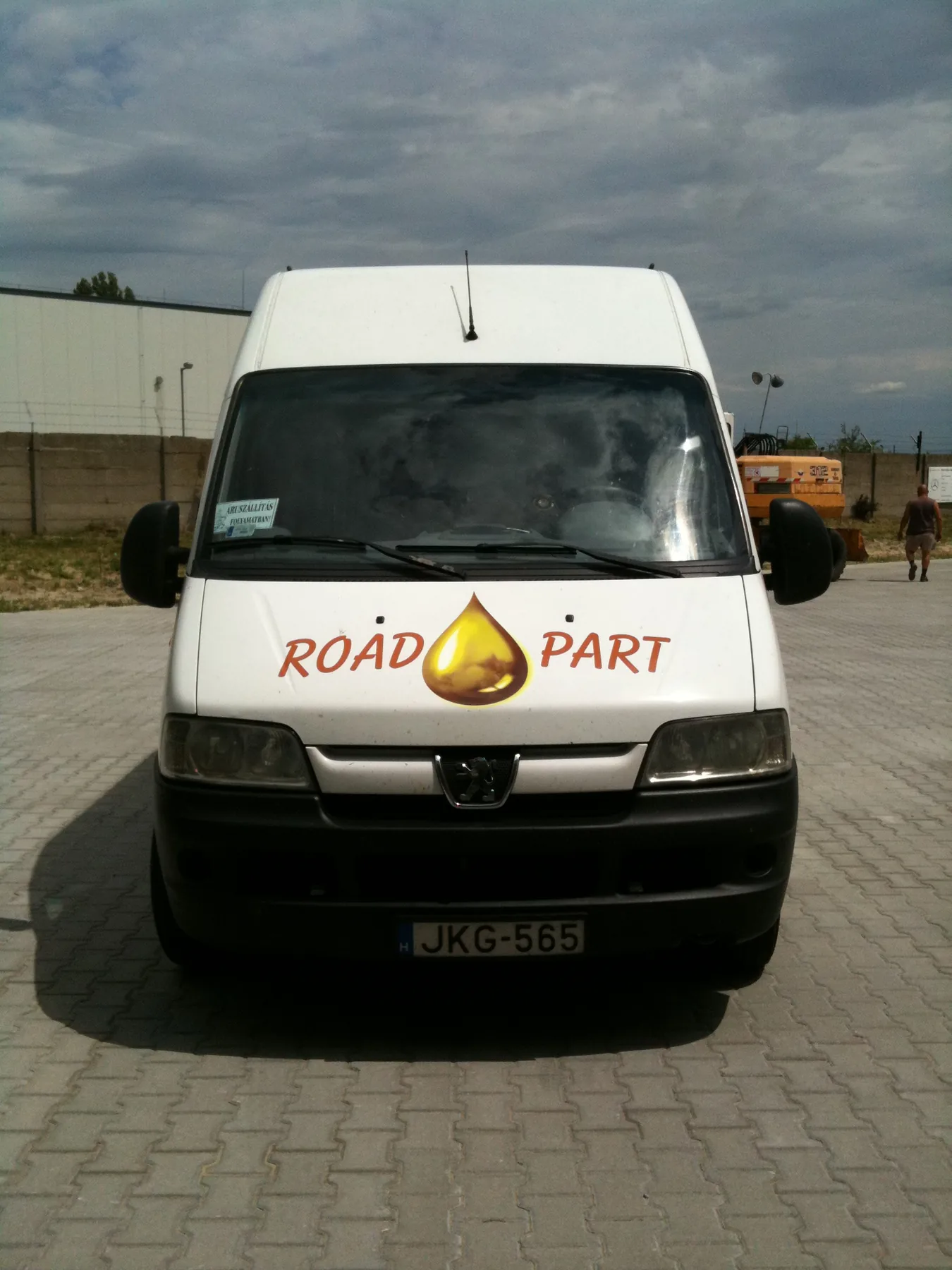 Idea Reklám referencia: Jármű dekorációk - ROAD PART Ducato 2D dekor