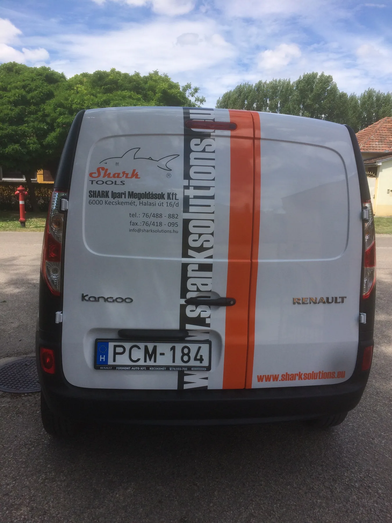 Idea Reklám referencia: Jármű dekorációk - SHARK Reanult Kangoo 3D vágott