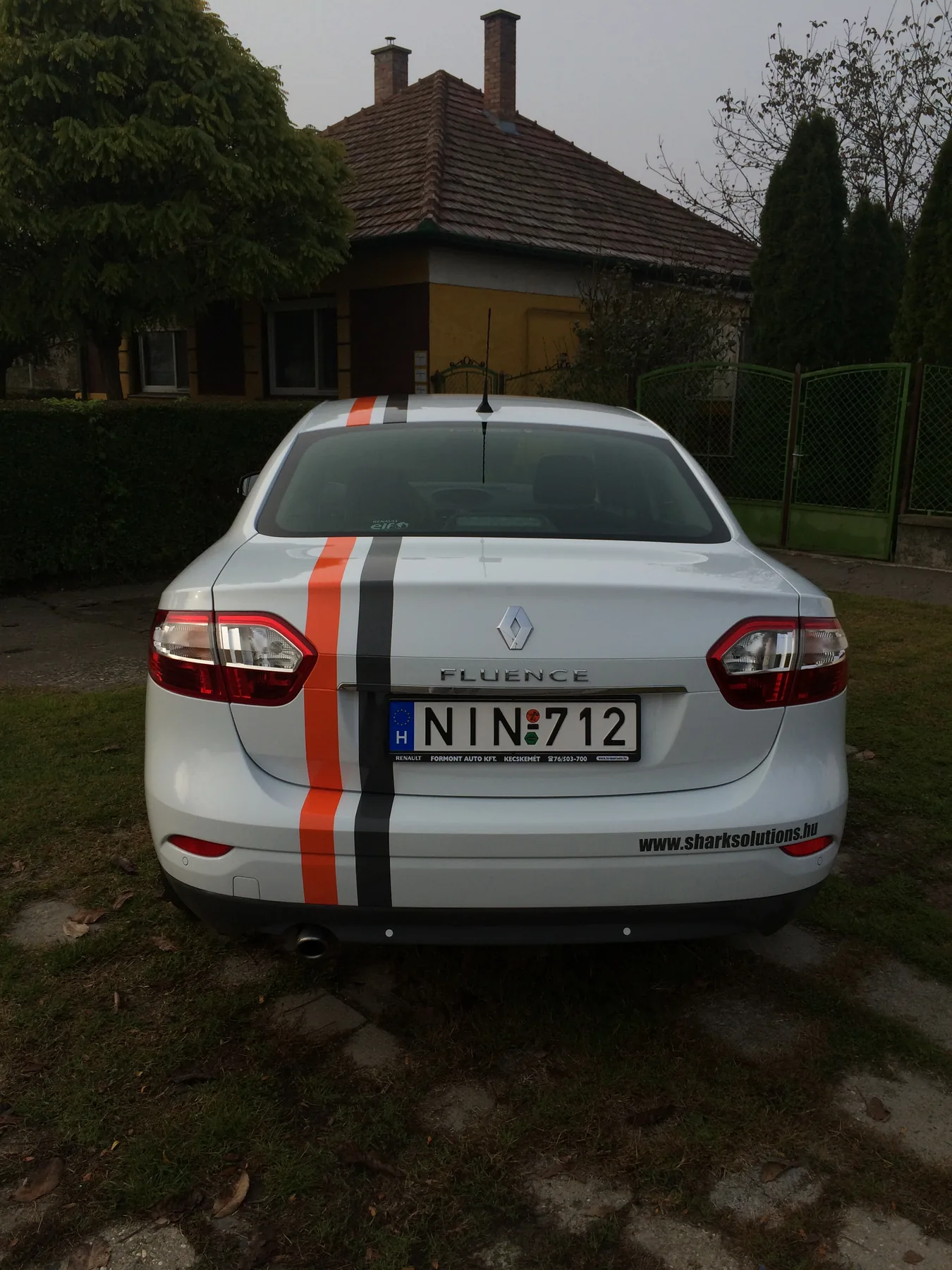 Idea Reklám referencia: Jármű dekorációk - SHARK Renautl Fluence 3D vágott