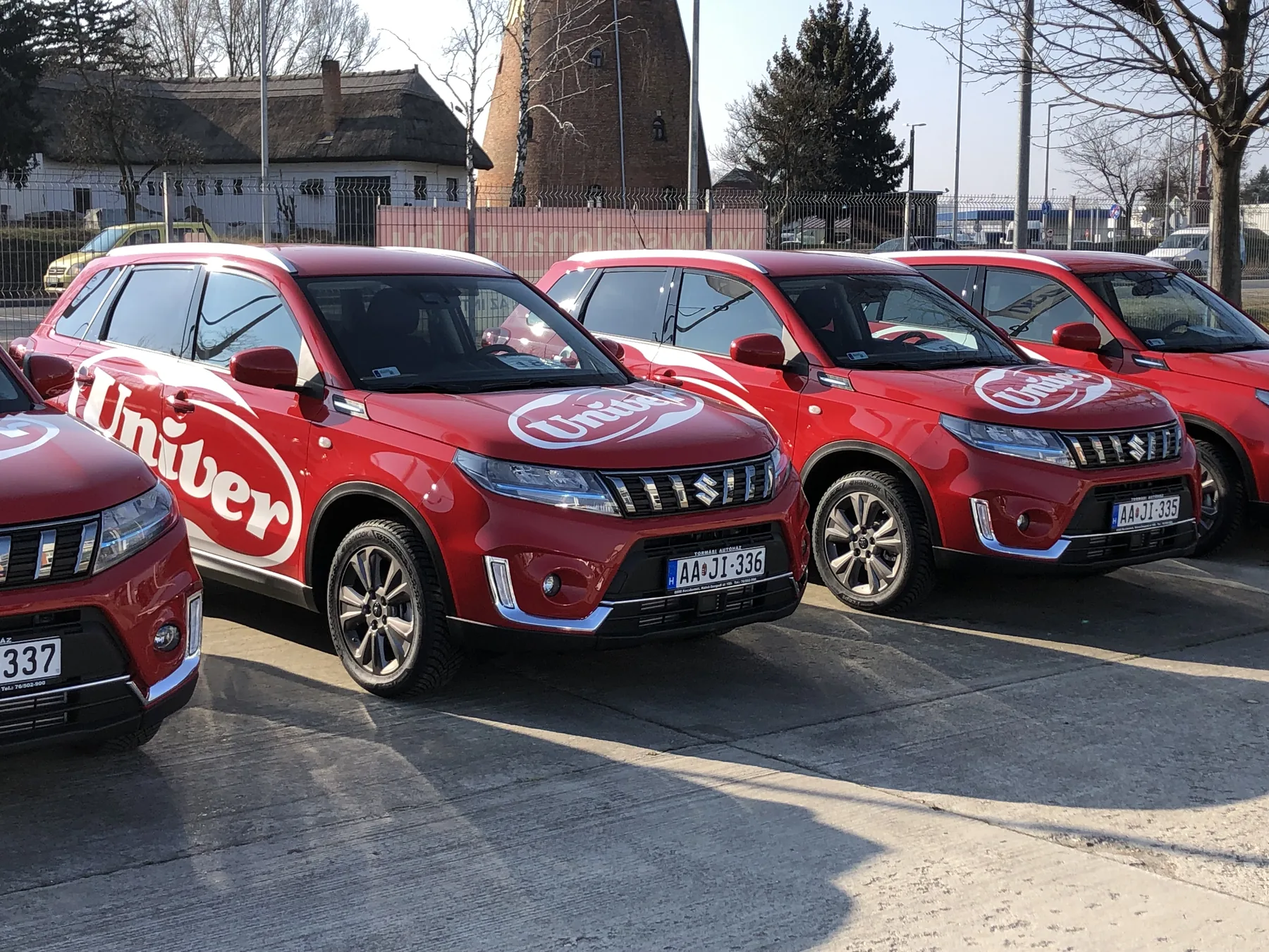 Idea Reklám referencia: Jármű dekorációk - UNIVER Suzuki Vitara- SCross