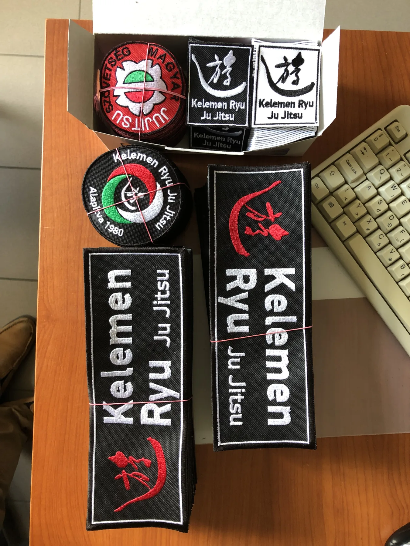 Idea Reklám referencia: Ruházat, textiláru - HÍMZÉS