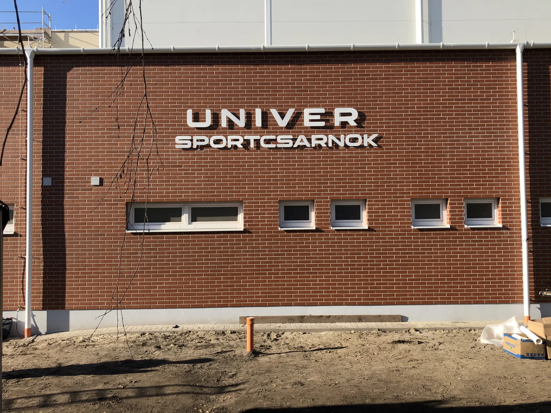 Idea Reklám referencia: Táblák, cégérek - Alumínium 3D feliratok