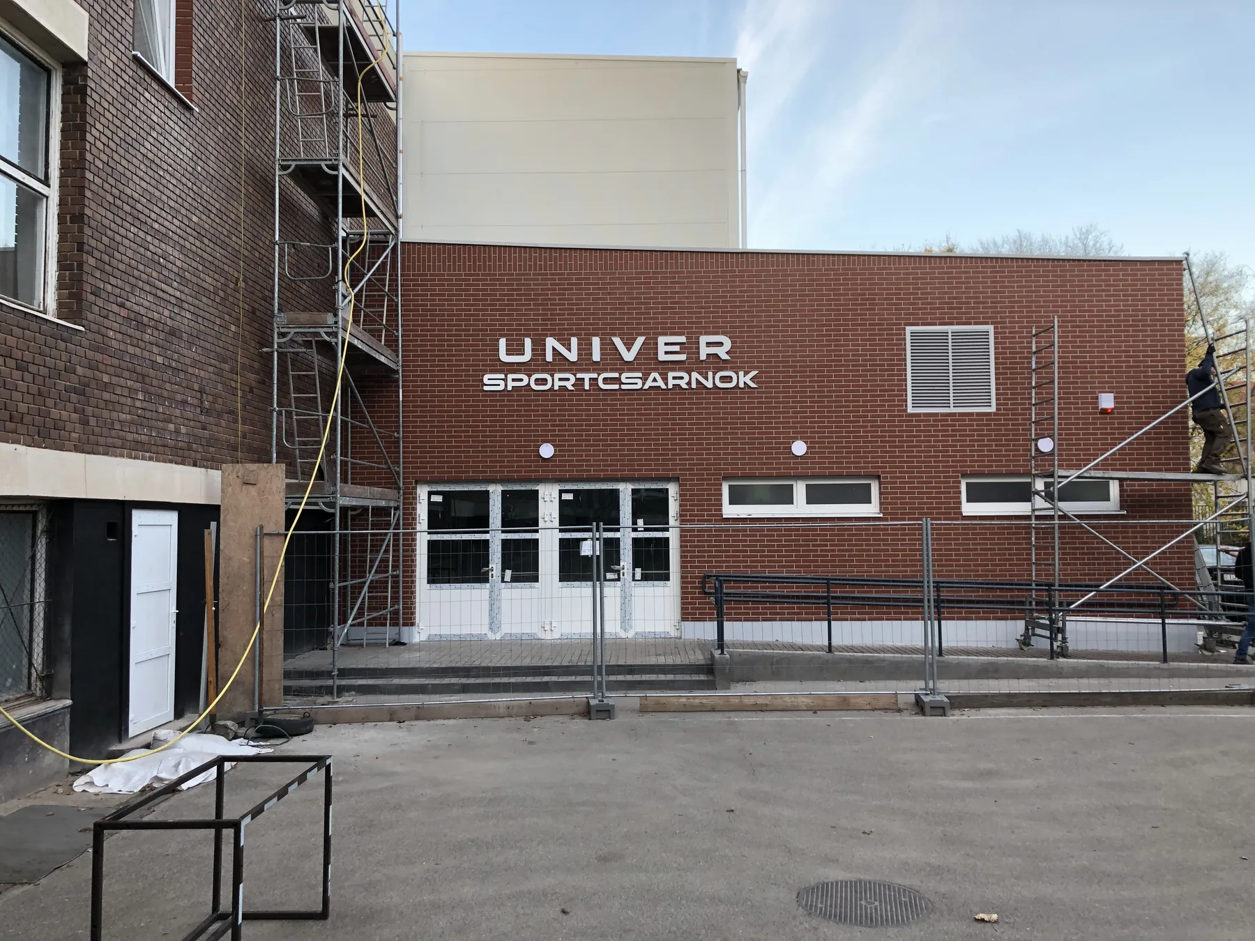 Idea Reklám referencia: Táblák, cégérek - Alumínium 3D feliratok