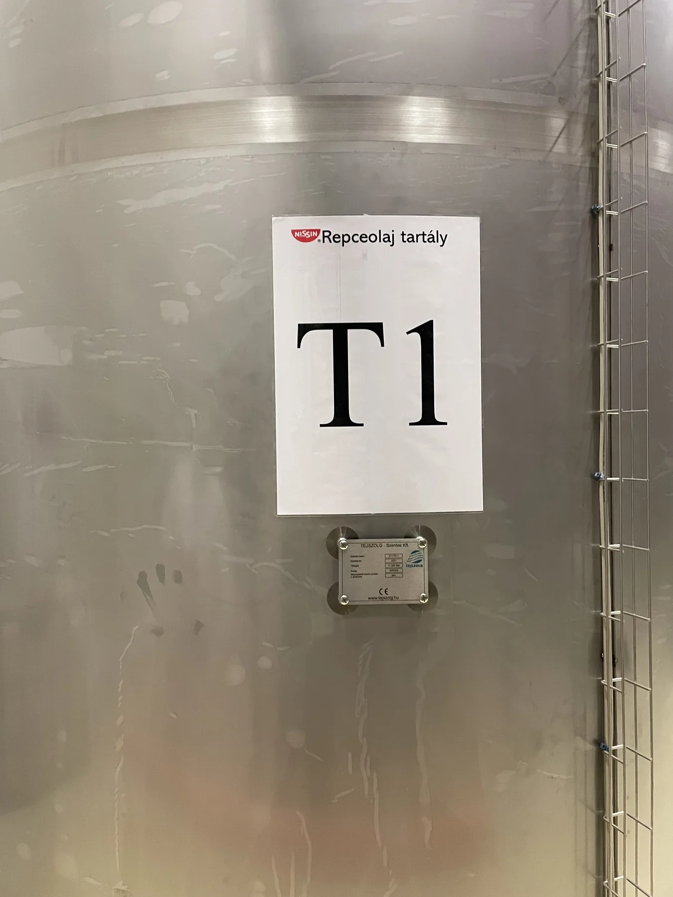 Idea Reklám referencia: Táblák, cégérek - Névtáblák - Helyiség jelölő táblák