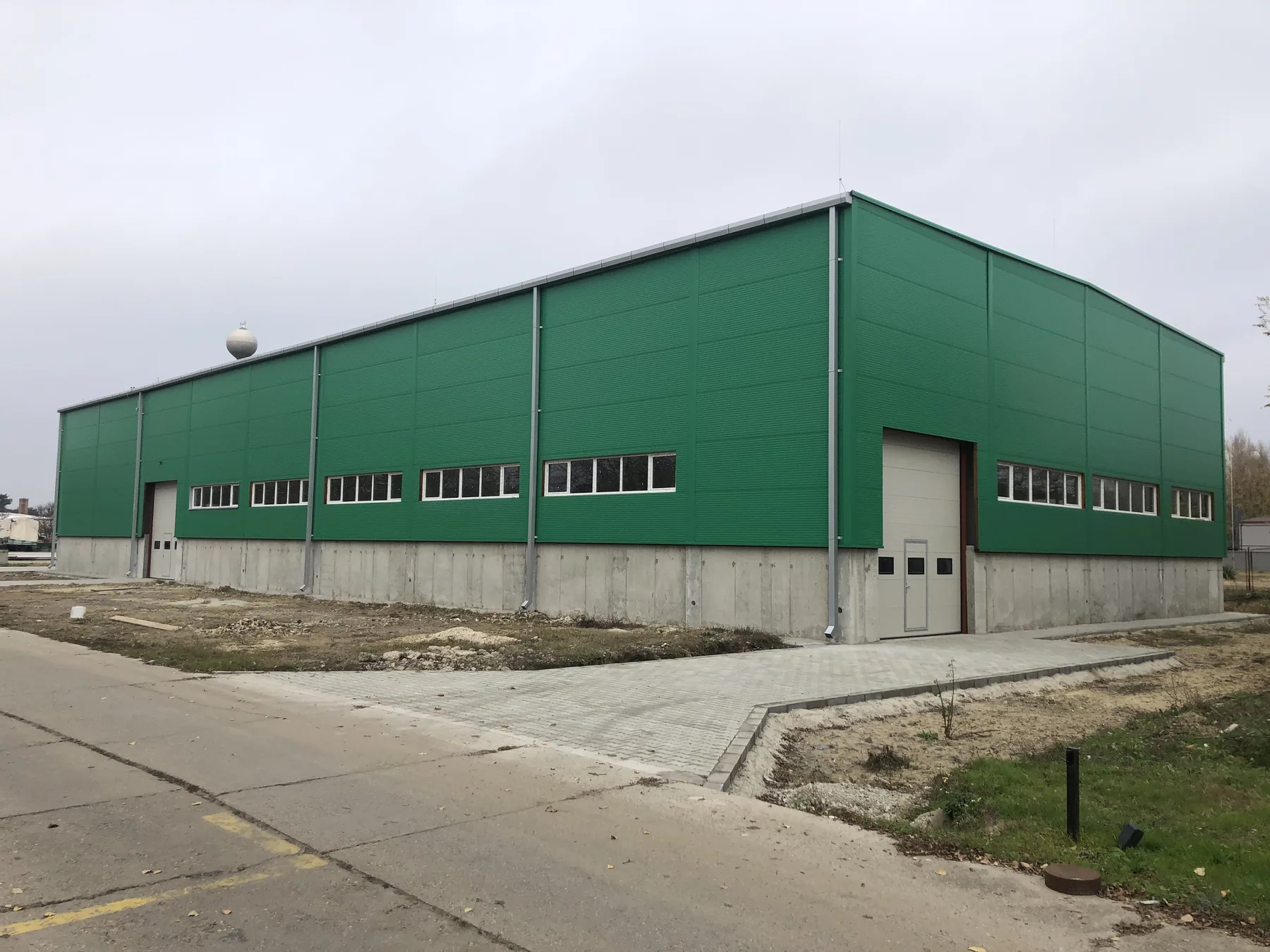 Idea Reklám referencia: Táblák, cégérek - KÁDÁR Csarnok felirat LED-es