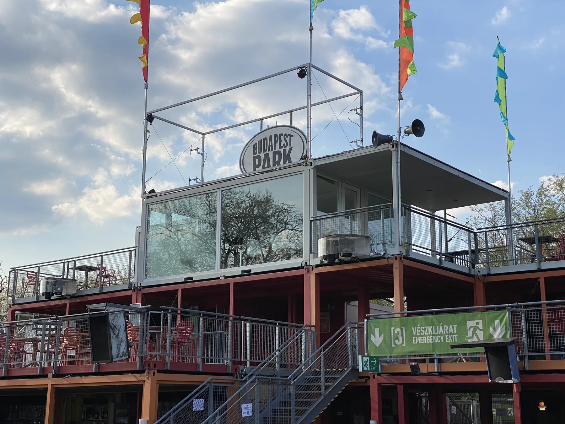 Idea Reklám referencia: Üzlethelyiség reklámok - POLÁR KLÍMA BP PARK VIP KÁVÉZÓ (Budapest)