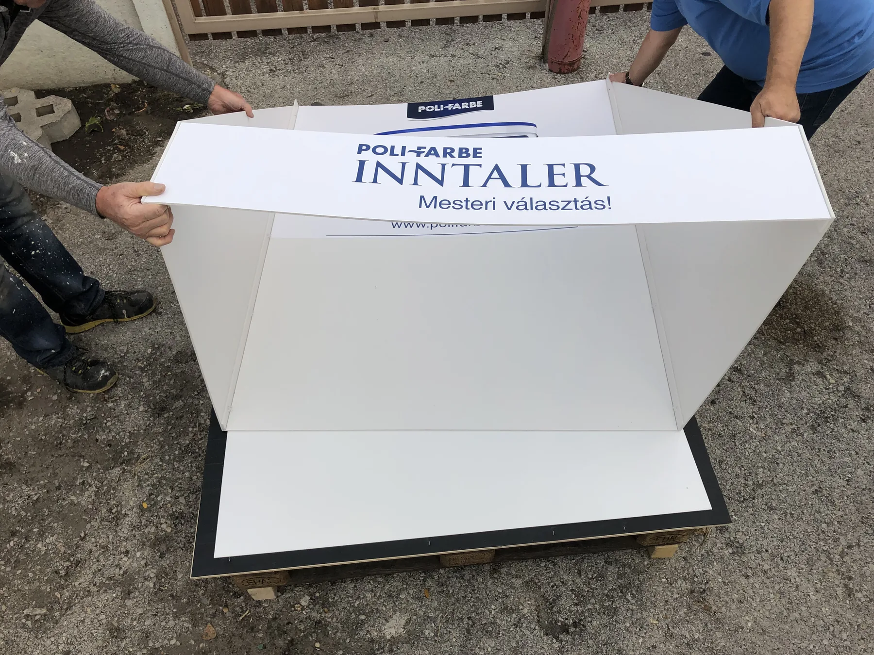 Idea Reklám referencia: Üzlethelyiség reklámok - POLIFARBE Raklap display