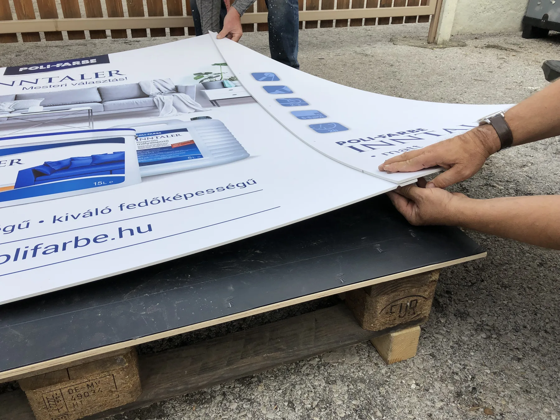 Idea Reklám referencia: Üzlethelyiség reklámok - POLIFARBE Raklap display