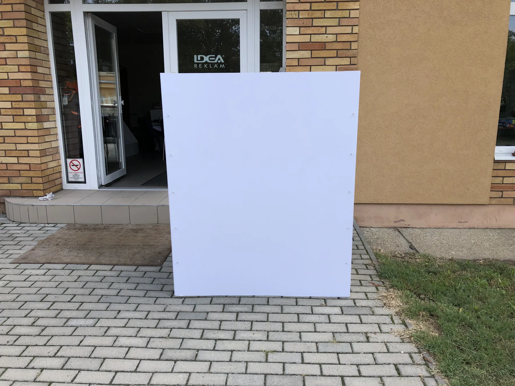 Idea Reklám referencia: Üzlethelyiség reklámok - POLIFARBE Raklap display