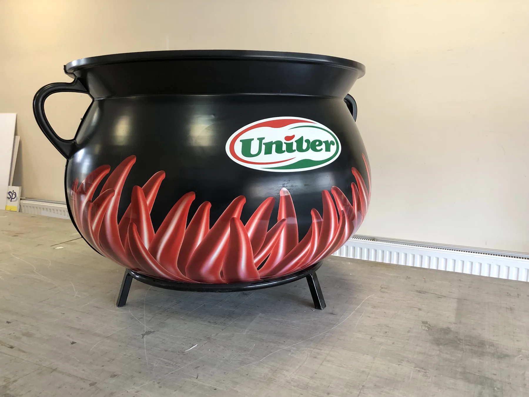 Idea Reklám referencia: Üzlethelyiség reklámok - UNIVER Bogrács display